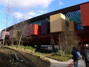 Facade extérieure du Musée du quai Branly Jacques Chirac - article école de la médiation